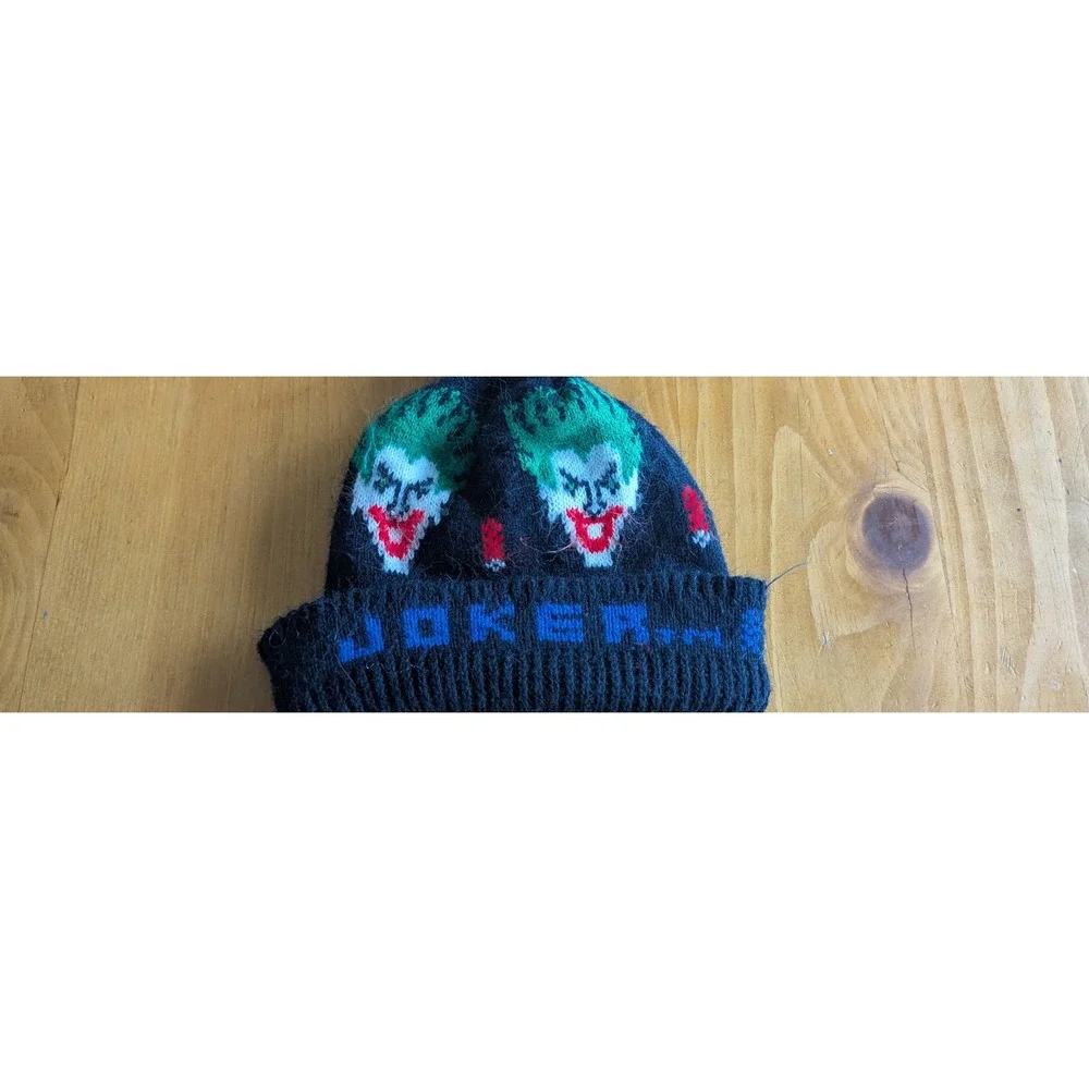 DC Comics The Joker Knit Beanie Hat Purple Pom Pom‎ Black Cuffed Graphic Cap